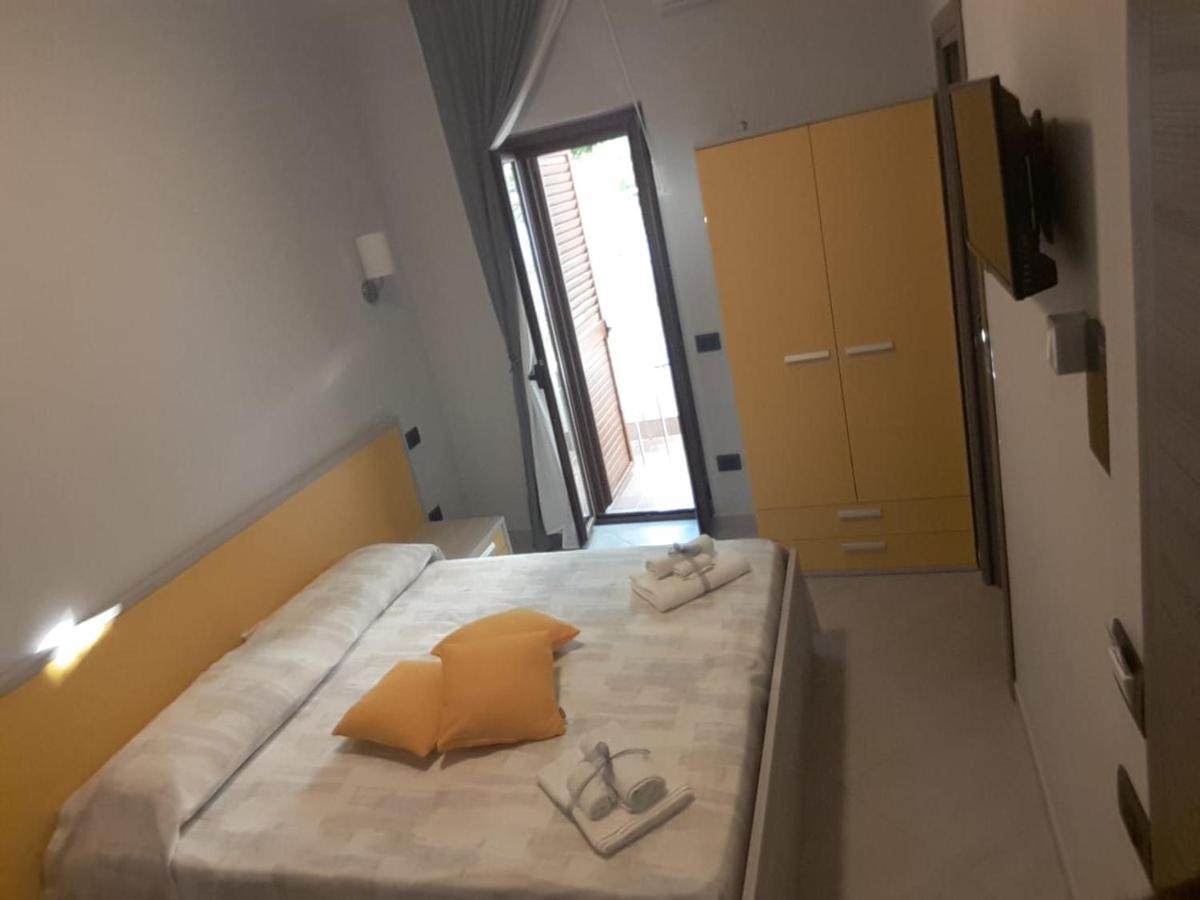 Affittacamere Borgata Marina Roseto Capo Spulico Exterior foto